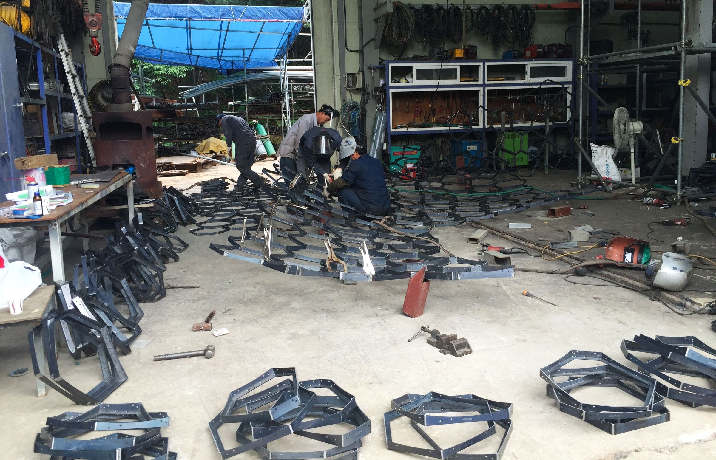 Fabricating: metal structure